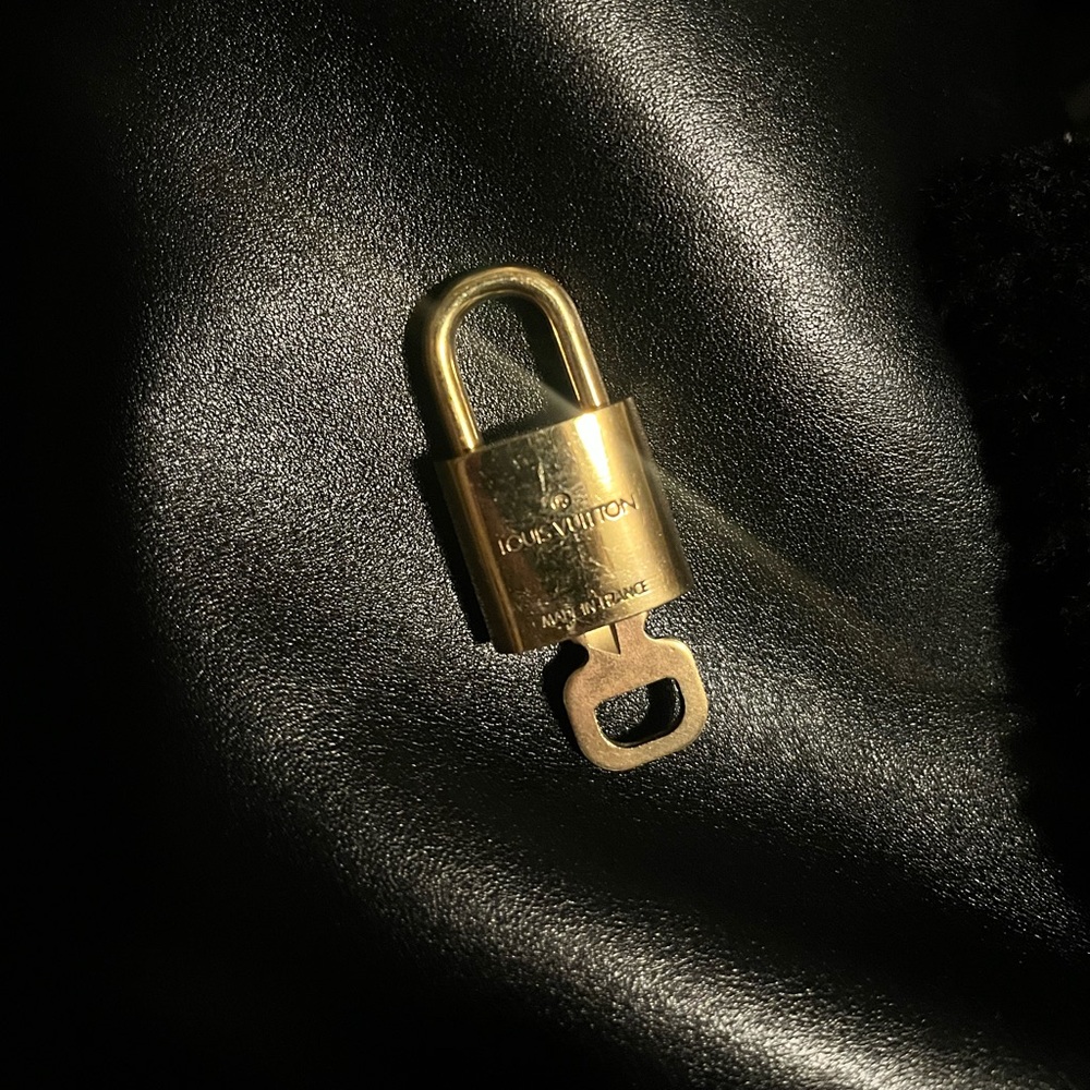 Authentic Lv Lock And Key Number 305! - image 1